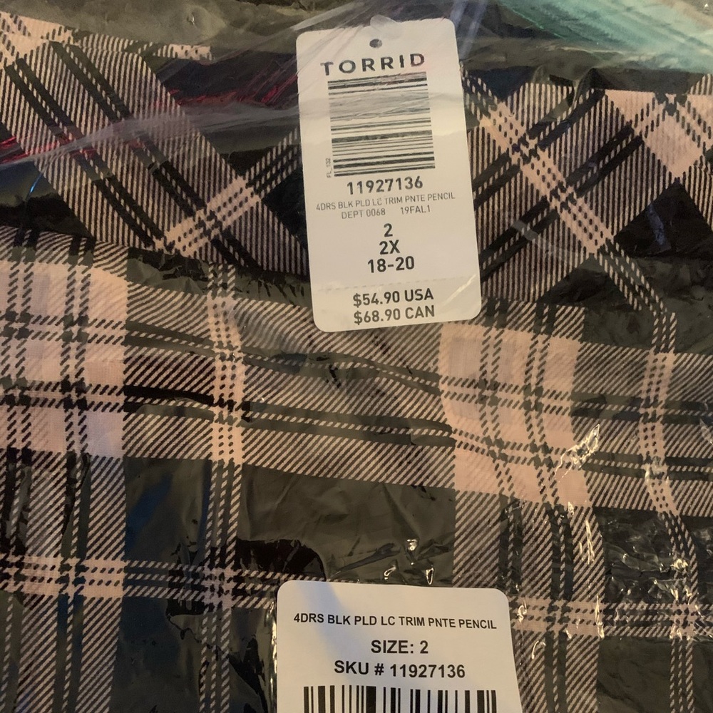๐ Torrid black plaid & lace ponte pencil skirt 2 - Picture 5 of 7